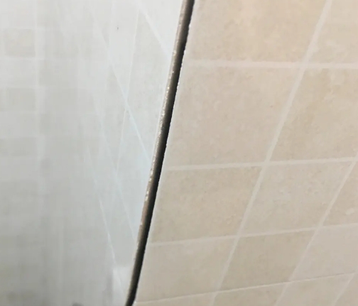 洛宁瓷砖空鼓维修公司分享阳台瓷砖脱落的修复过程可以分为以下几个步骤